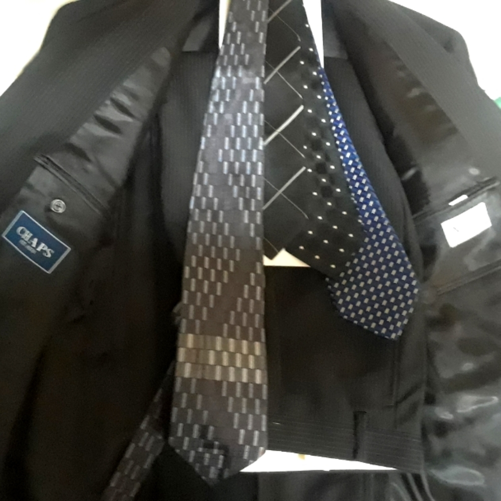 SUIT & BONUS 4 TIES!! US 42R /Jacket & 36R Pants